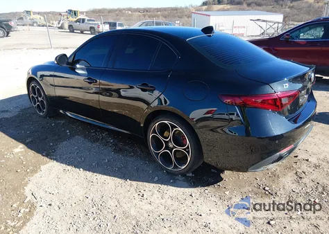 2023 Alfa Romeo Giulia Veloce Awd z USA, uszkodzony, nr VIN ZARFANBN5P7668901
